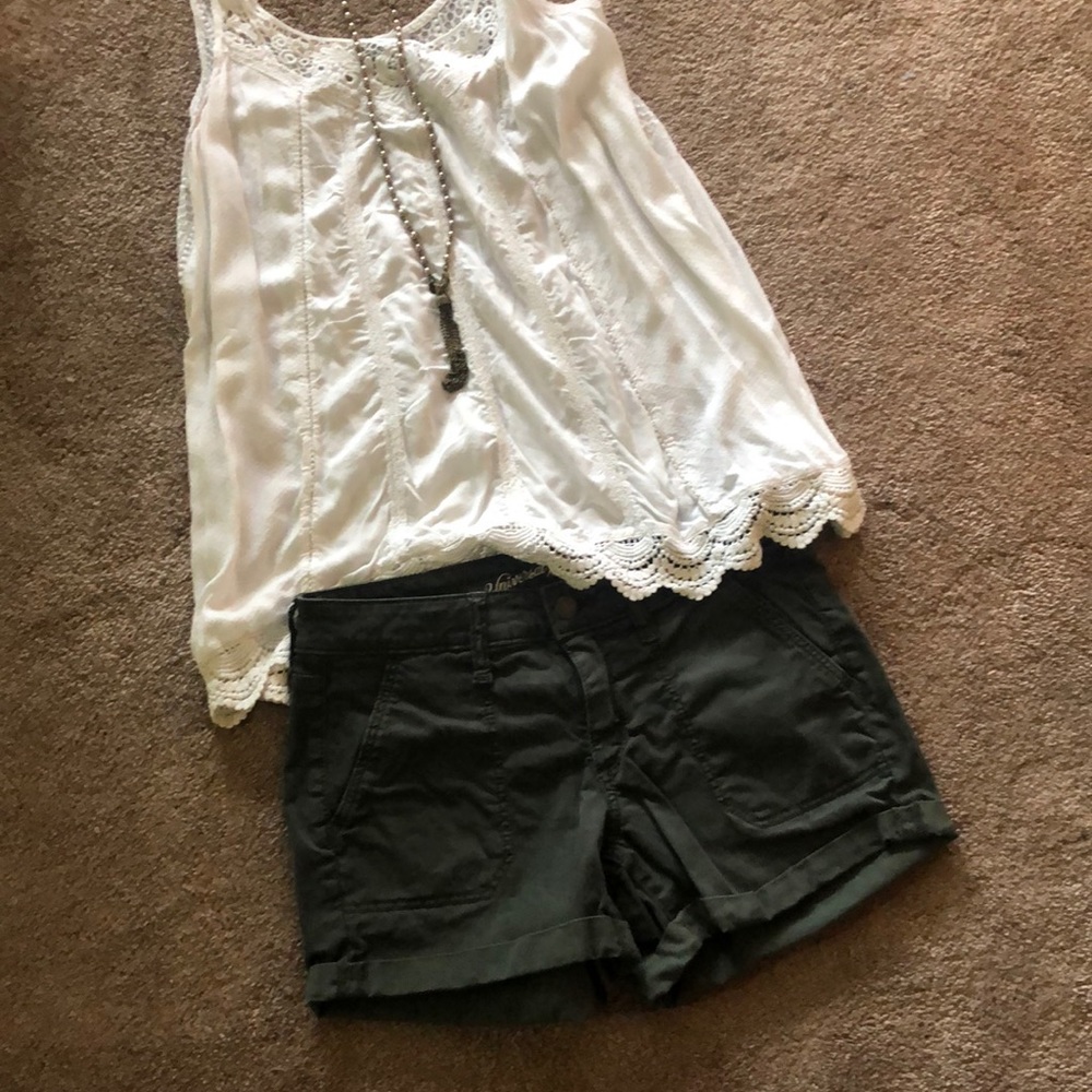 Sz 2 green, cuffed, universal thread shorts 3” ins